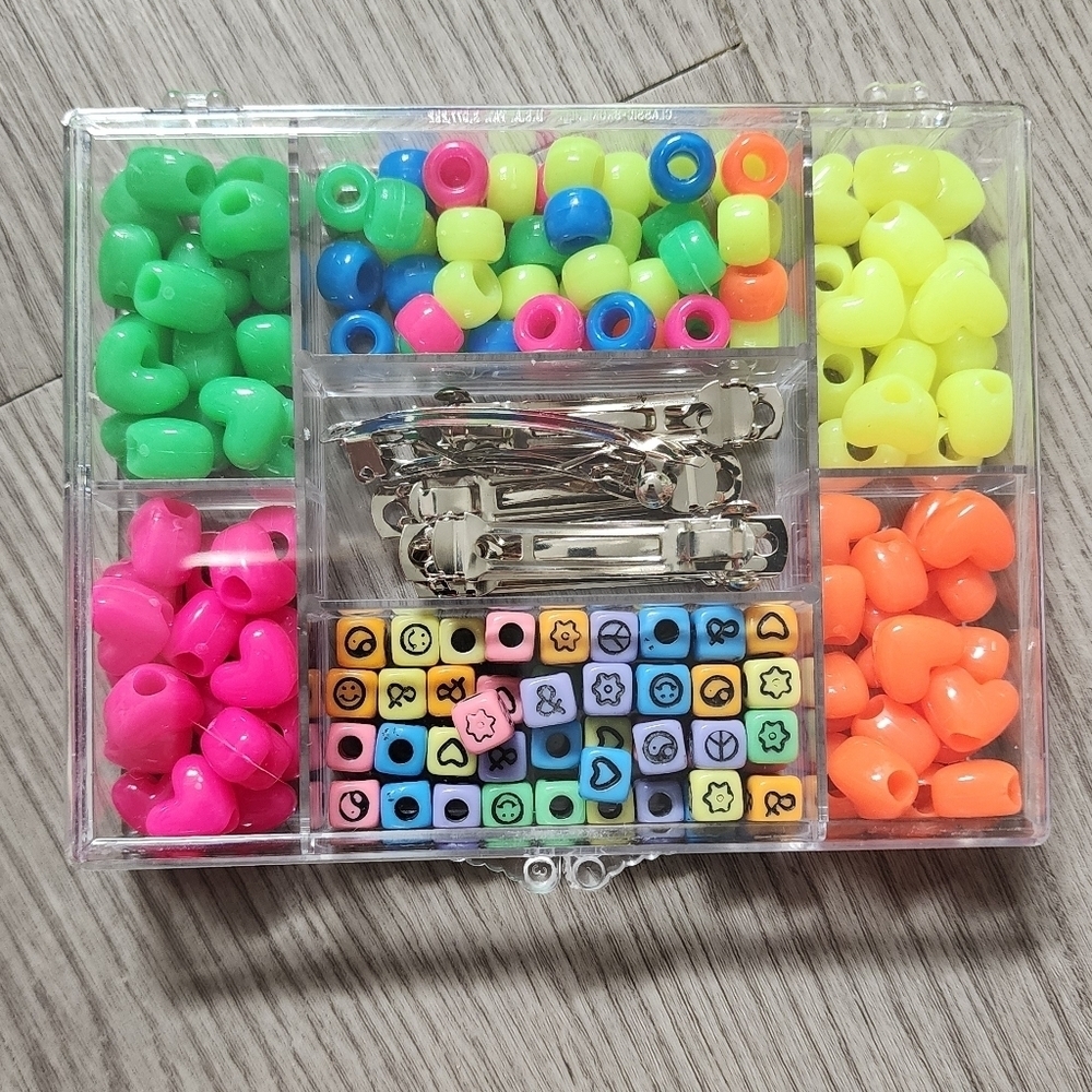 Beadtopia NEON Mutlicolor Heart Shaped Beads Set Letters Hair Clips NWT - Picture 3 of 10